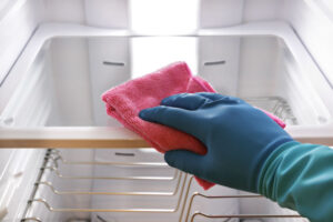 Cleaning your refrigerator before storage