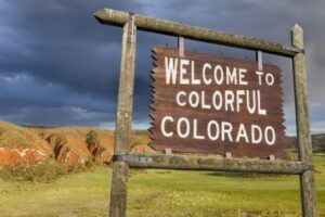 moving to colorado - colorado welcome sign