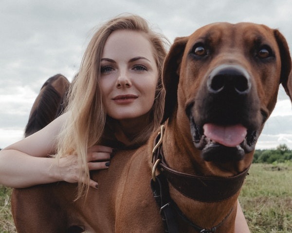 woman and her dog